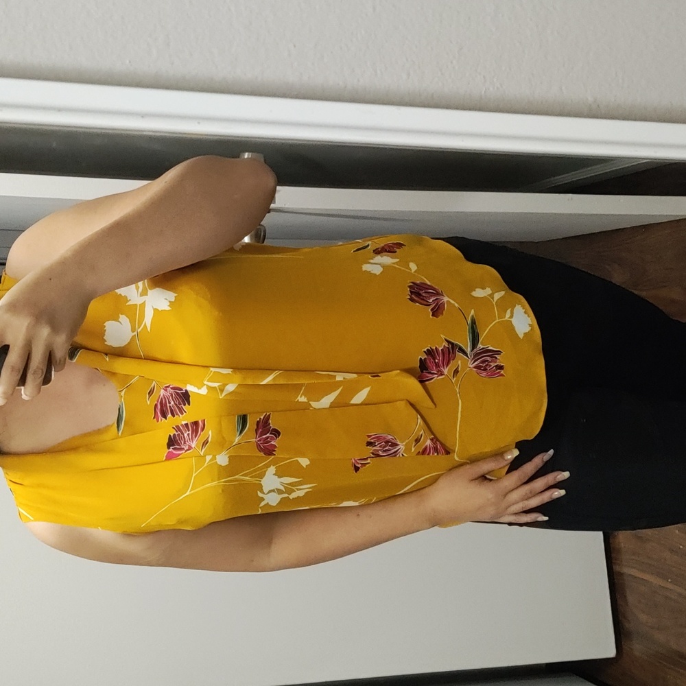 Apt 9 top